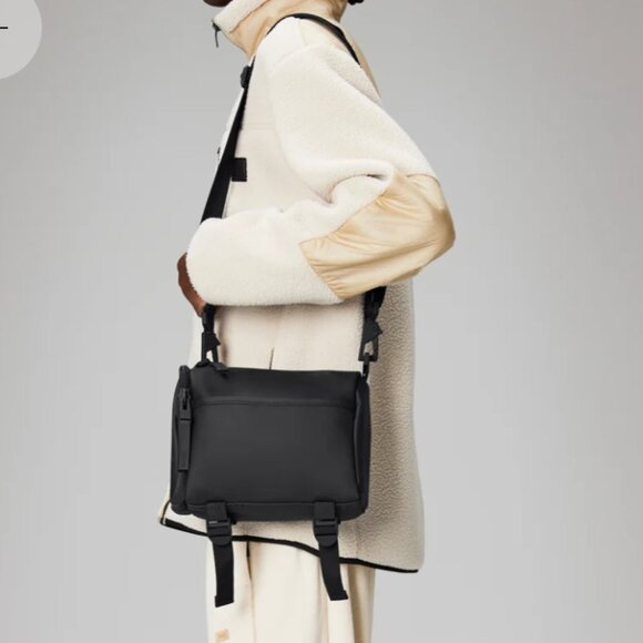 Rains Texel crossbody bag black NWT NEW waterproof - Picture 5 of 5